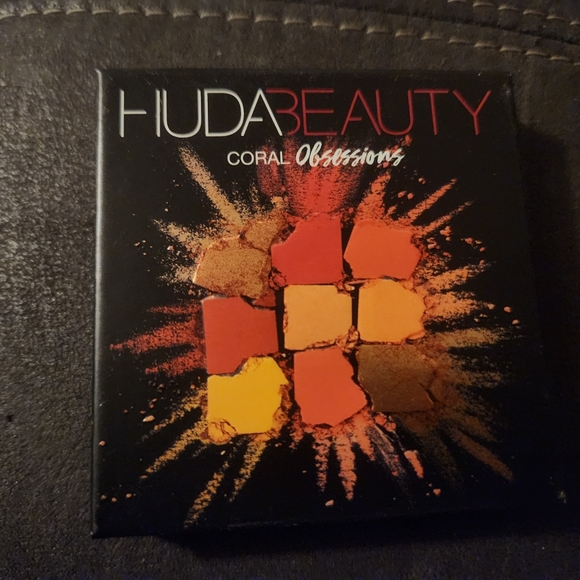 Huda Beauty Coral Obsessions Eye Shadow Pallet - Picture 1 of 2